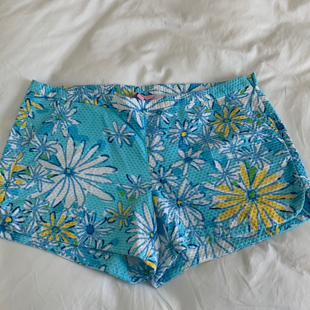 Lily Pulitzer  womens shorts (size 14)